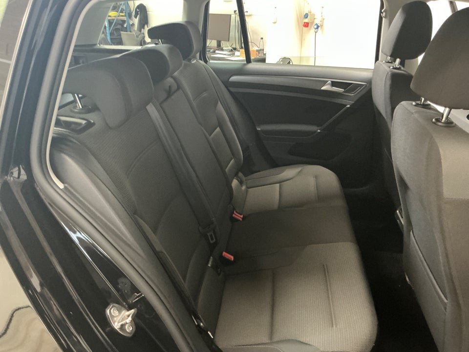 VW Golf VII 1,6 TDi 115 Comfortline Variant 5d