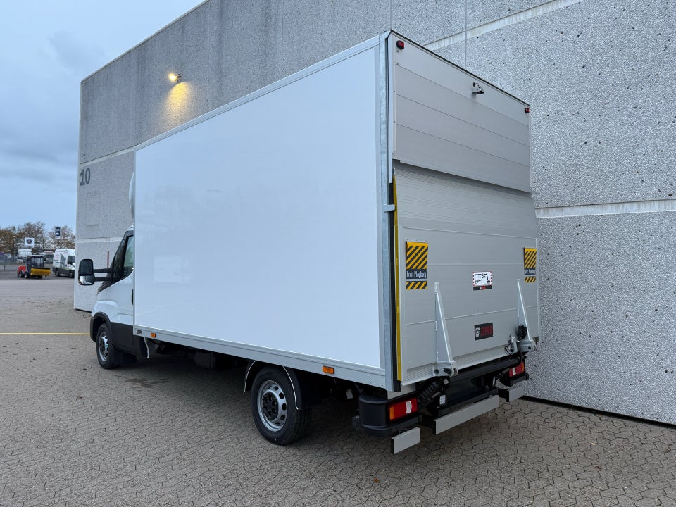 Iveco Daily 3,0 35S18 4100mm Box m/lift AG8