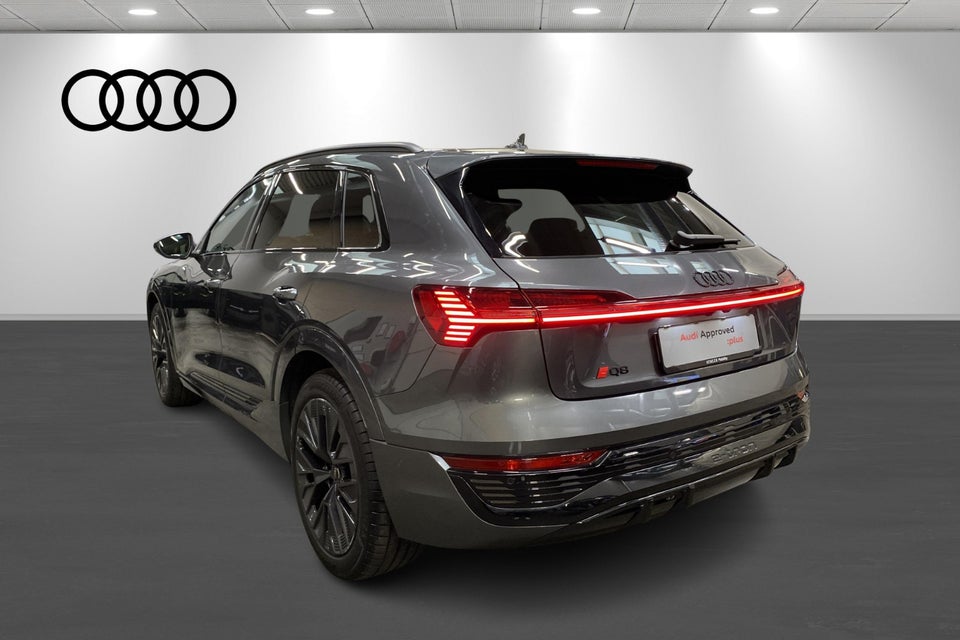 Audi Q8 e-tron 55 S-line quattro 5d