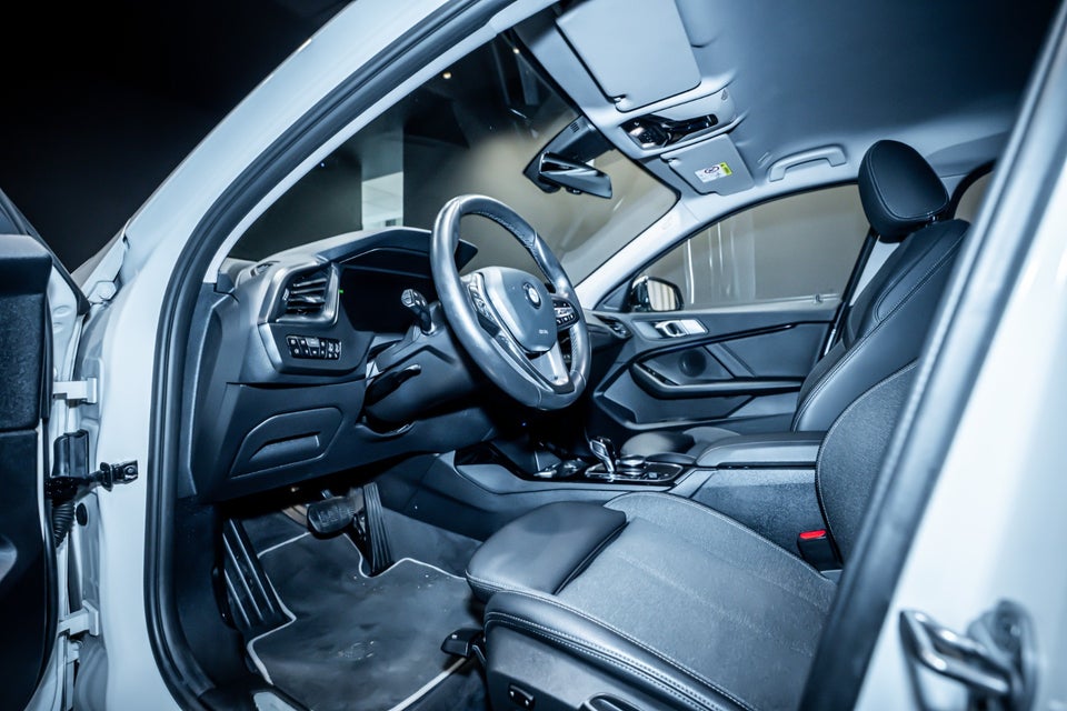 BMW 118i 1,5 Sport Line aut. 5d