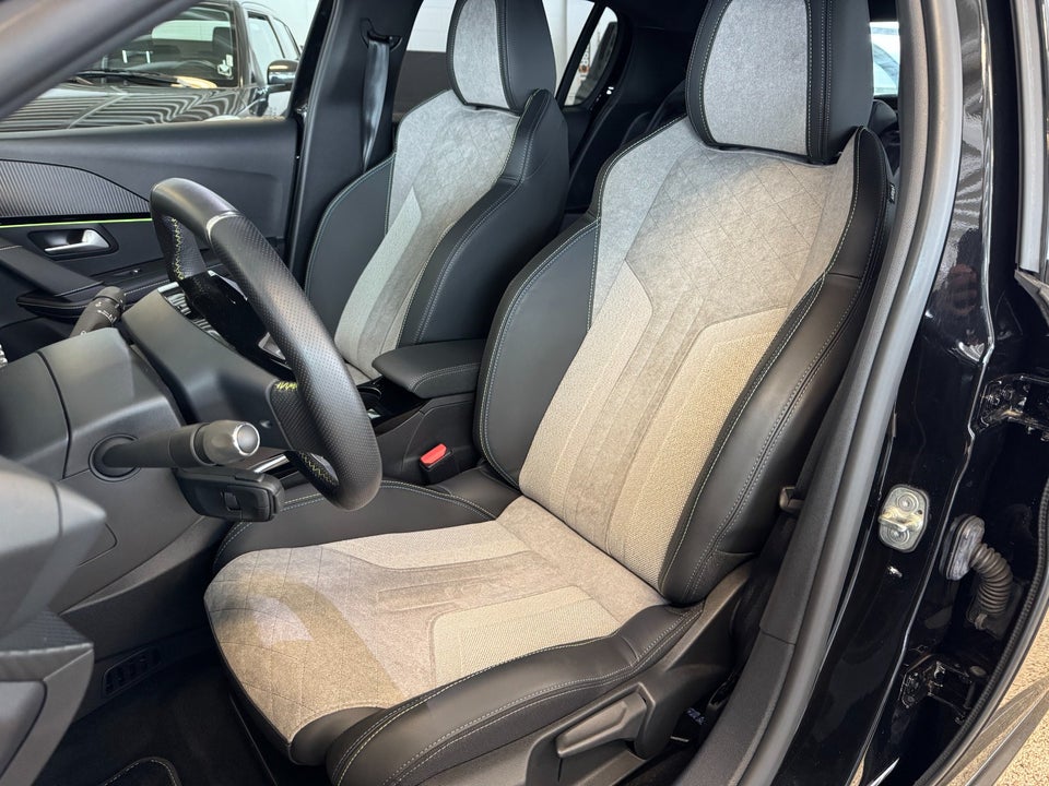 Peugeot e-208 50 GT 5d