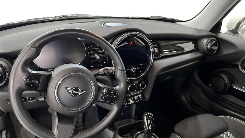 MINI Cooper SE Essential 3d