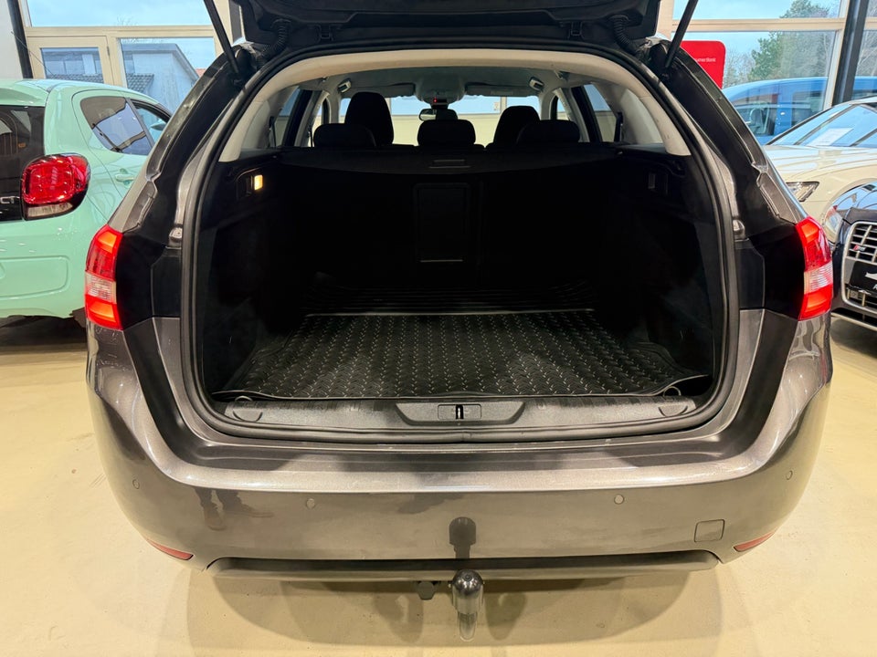 Peugeot 308 1,5 BlueHDi 130 Style SW 5d