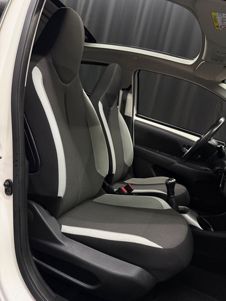 Toyota Aygo 1,0 VVT-i x-wave Sky 5d