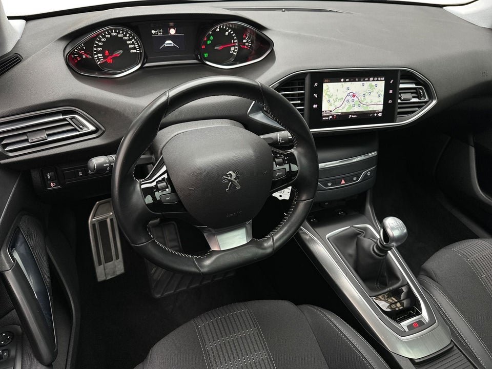 Peugeot 308 1,5 BlueHDi 130 Prestige Sky 5d