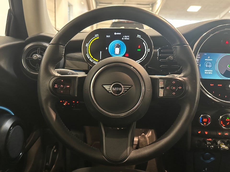 MINI Cooper SE Essential 3d