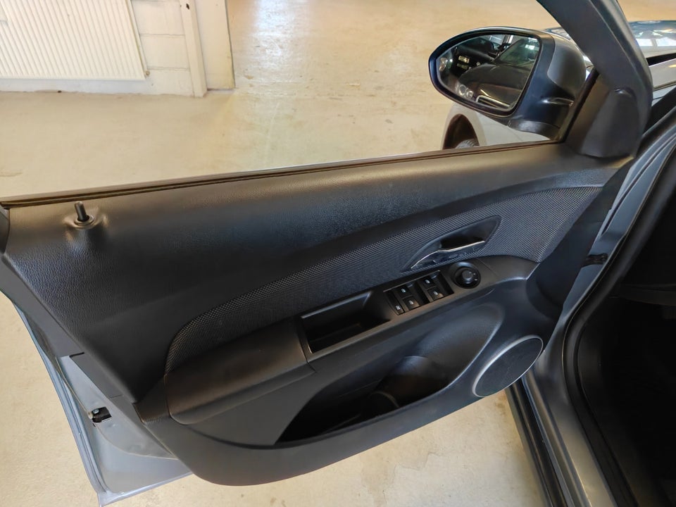 Chevrolet Cruze 1,8 LTZ stc. 5d