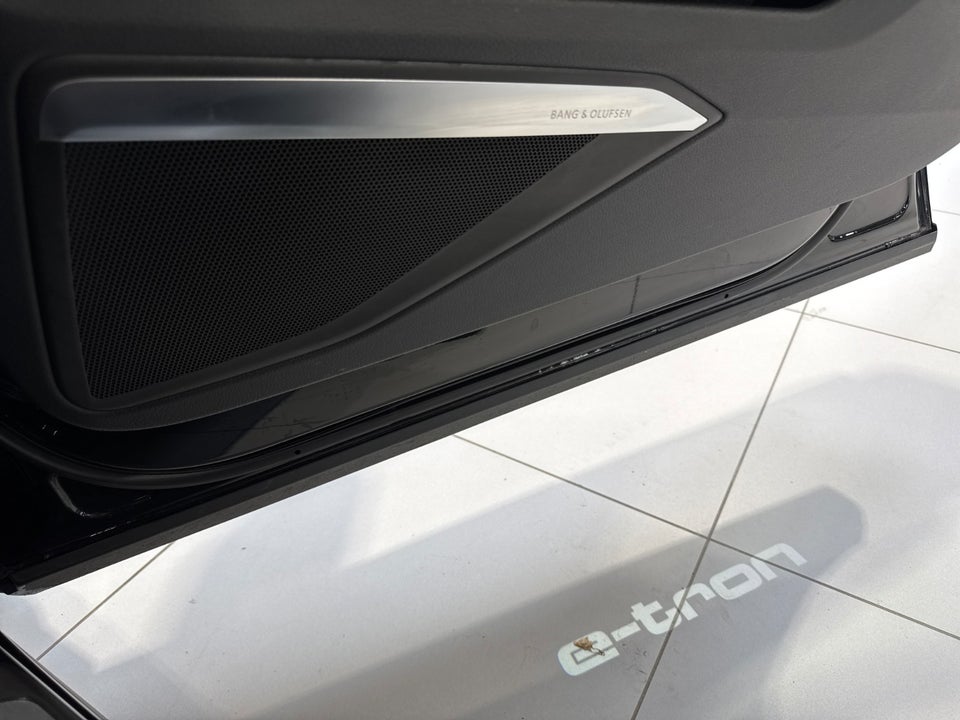 Audi e-tron S quattro Van 5d