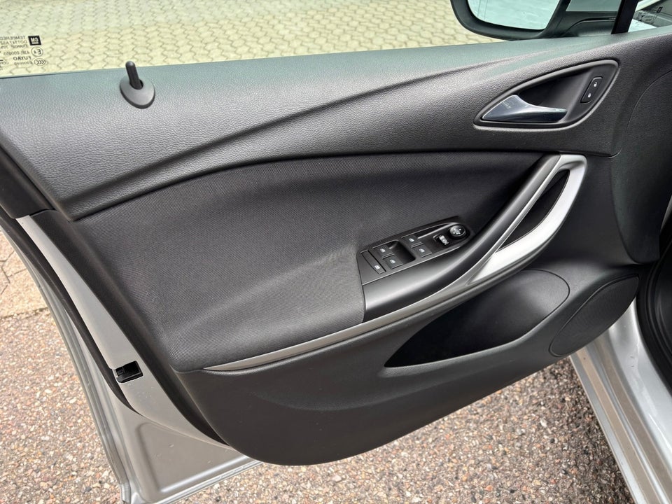 Opel Astra 1,6 CDTi 136 Excite Sports Tourer 5d