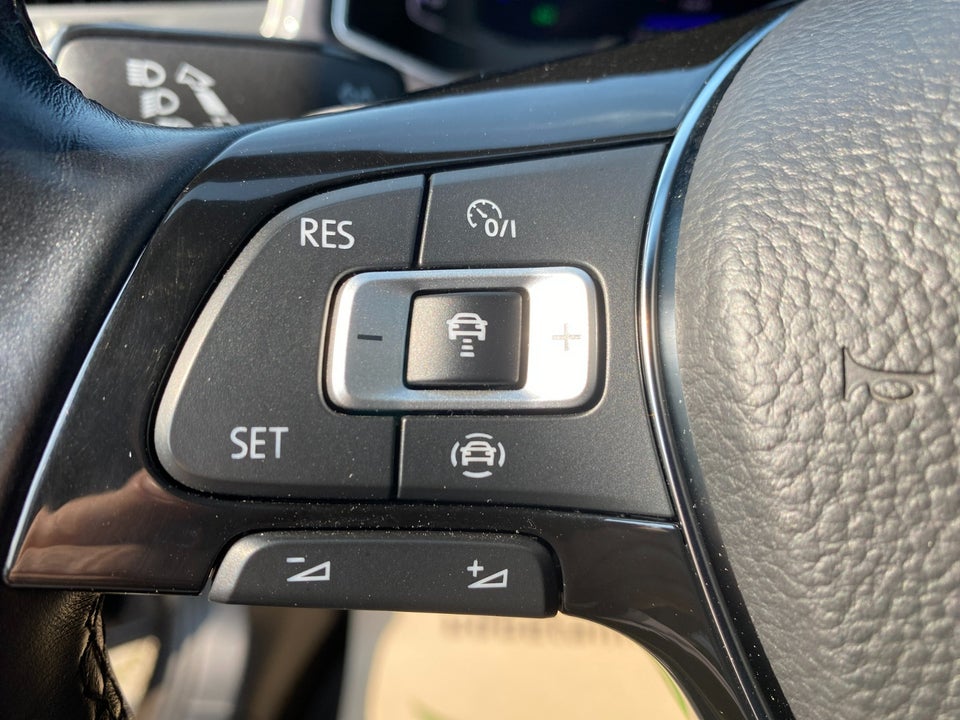 VW T-Roc 1,5 TSi 150 R-line DSG 5d