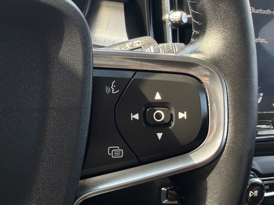 Volvo XC40 2,0 T4 190 Momentum aut. 5d