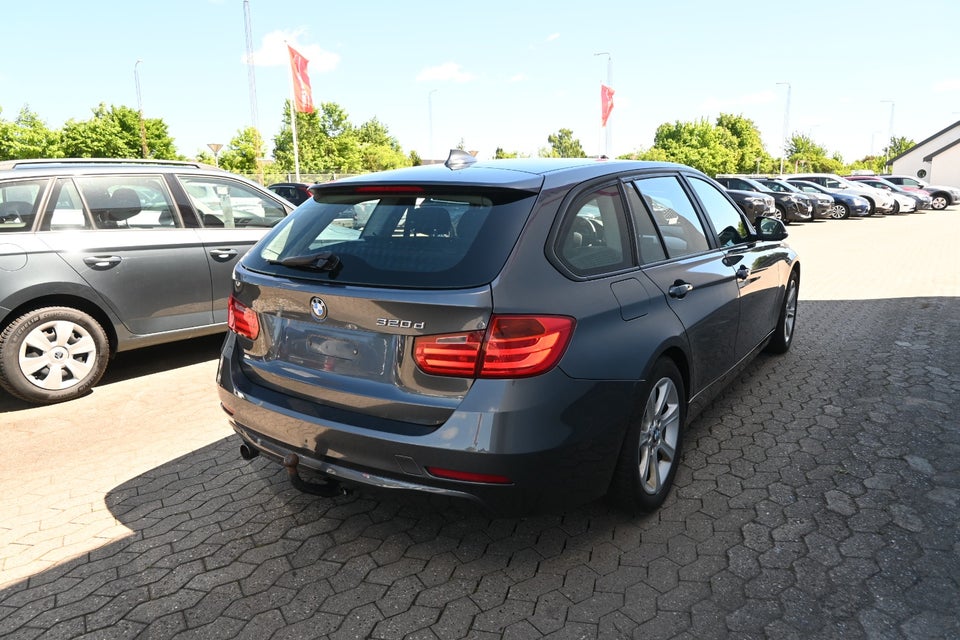 BMW 320d 2,0 Touring 5d