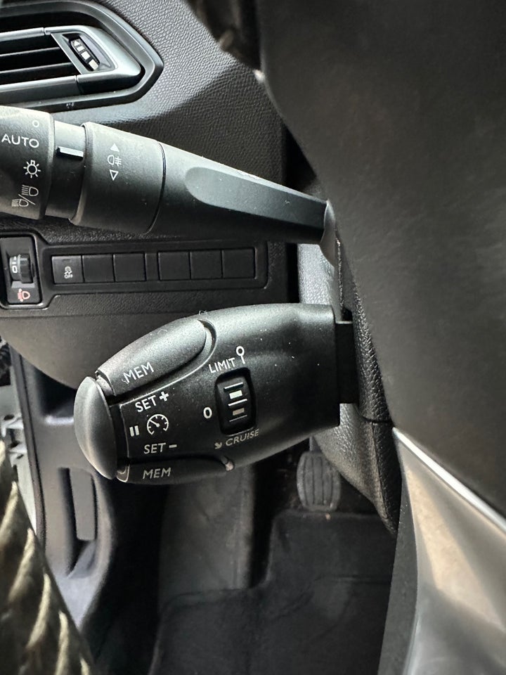 Peugeot 308 1,2 VTi 82 Active 5d