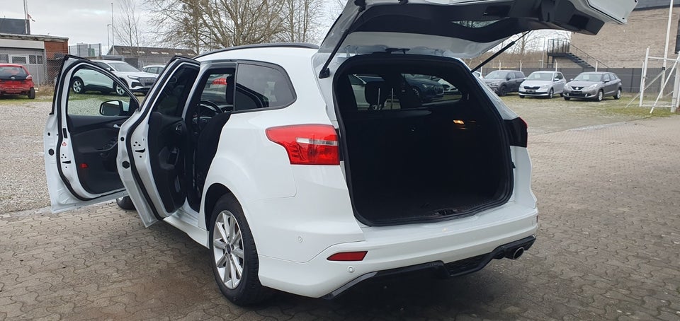 Ford Focus 1,5 SCTi 150 ST-Line stc. 5d