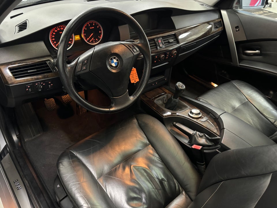 BMW 520i 2,2  4d