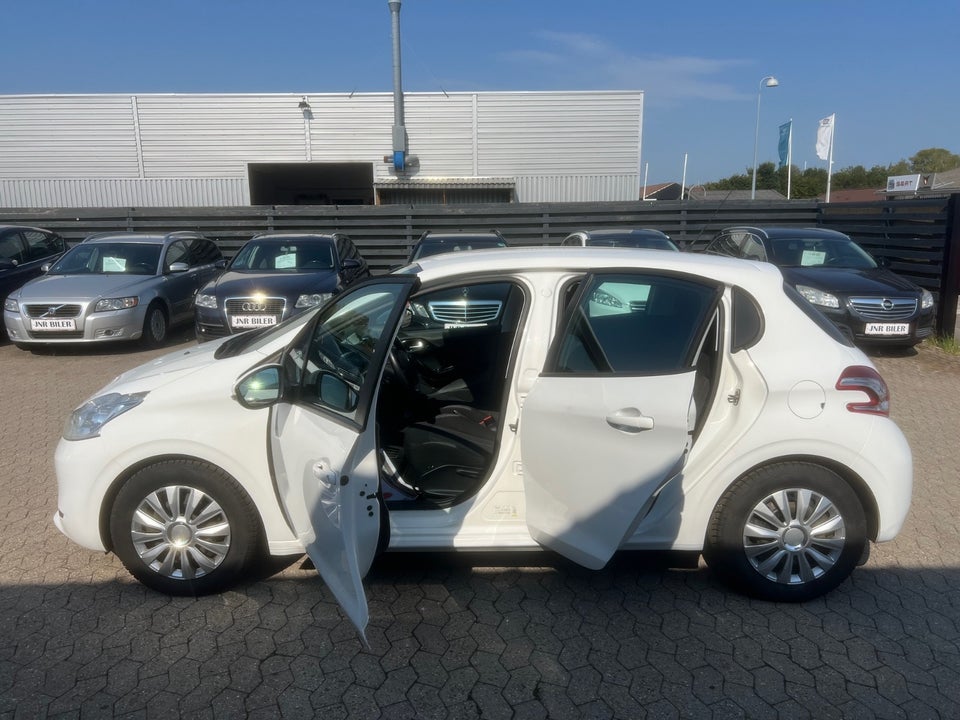 Peugeot 208 1,2 VTi Style 5d