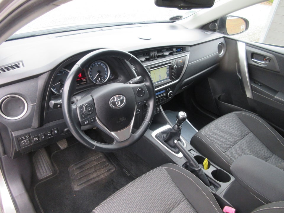 Toyota Auris 1,6 T2 Premium Comfort Touring Sports 5d