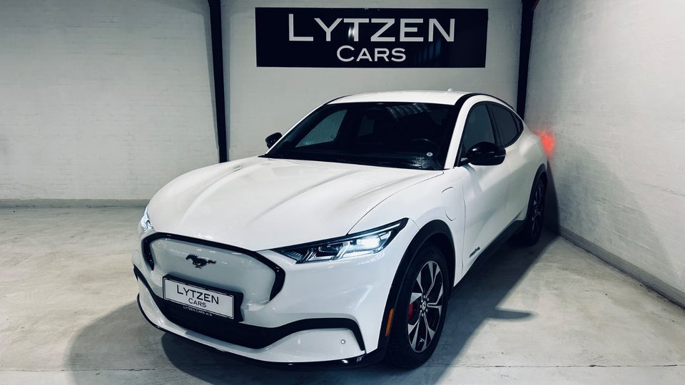 Ford Mustang Mach-E 68 Premium Standard Range AWD 5d