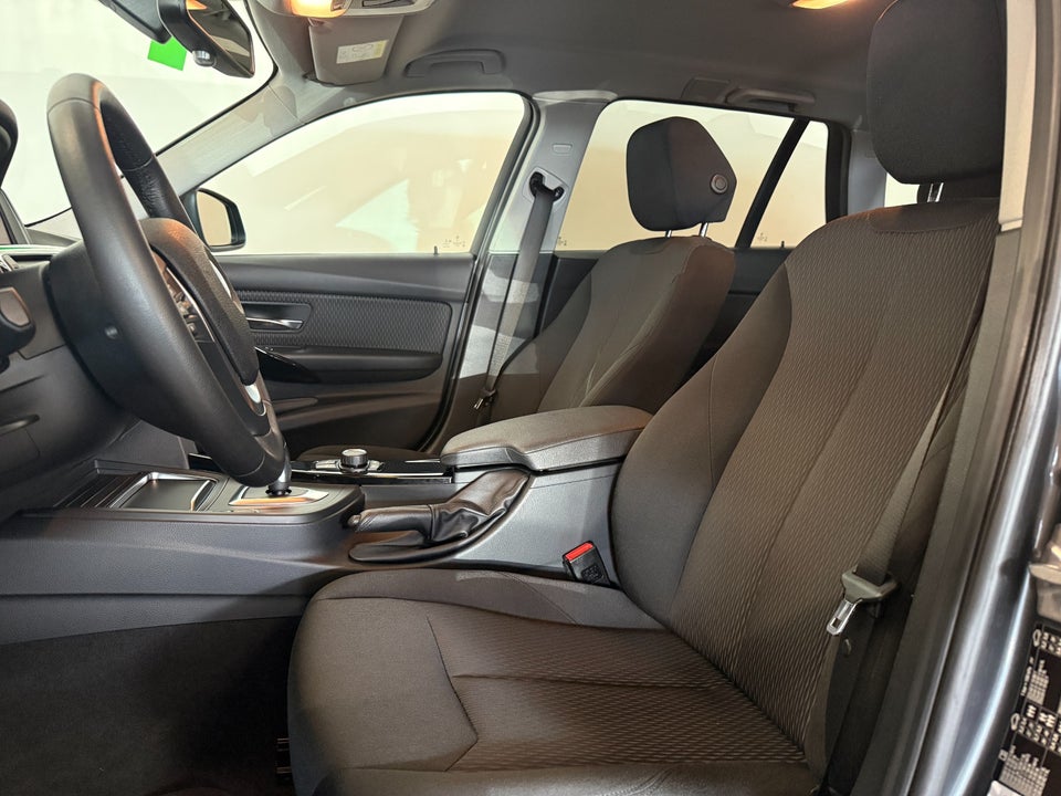 BMW 320d 2,0 Touring Advantage aut. 5d