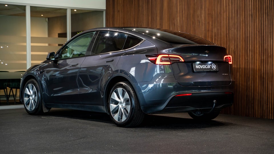 Tesla Model Y Long Range AWD 5d