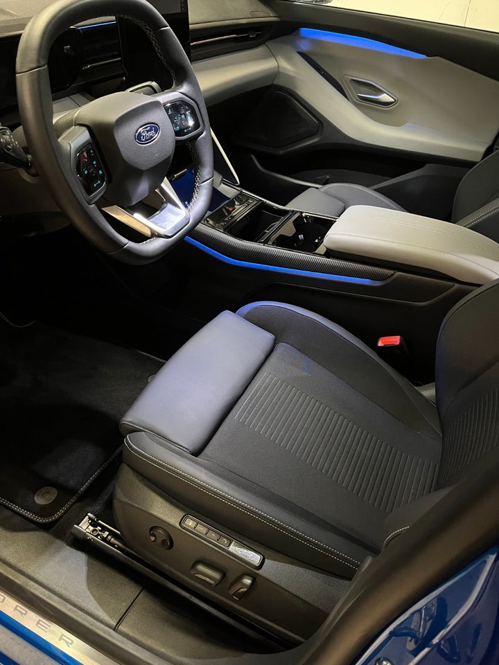 Ford Explorer 84 Select Extended Range AWD 5d