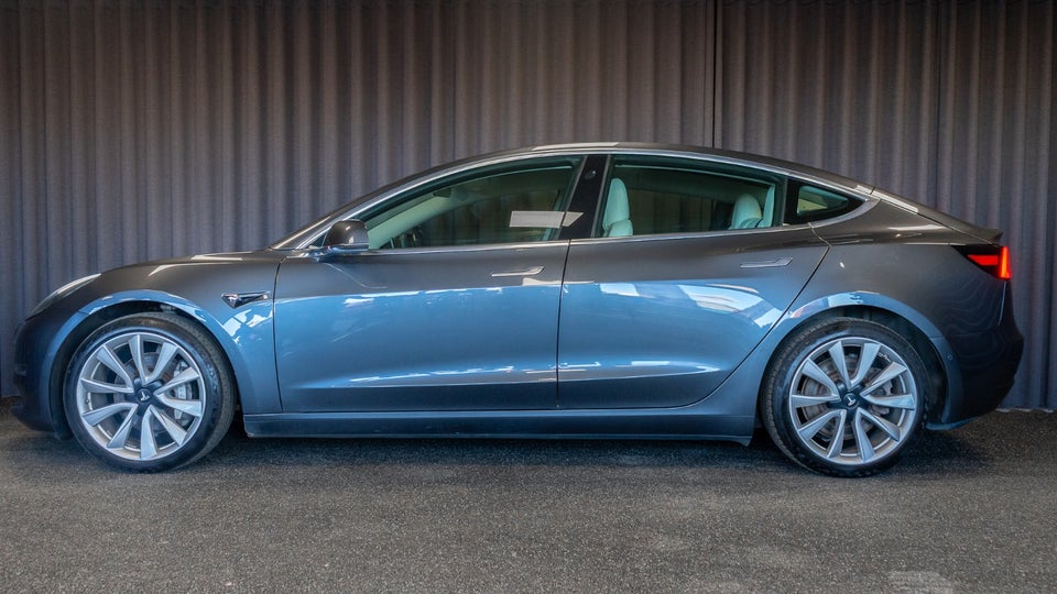 Tesla Model 3 Long Range AWD 4d