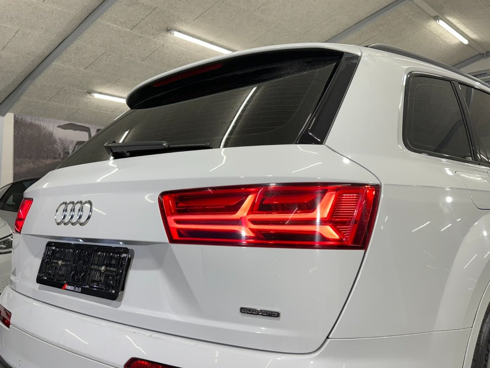 Audi Q7 3,0 TDi 272 S-line quattro Tiptr. 7prs 5d