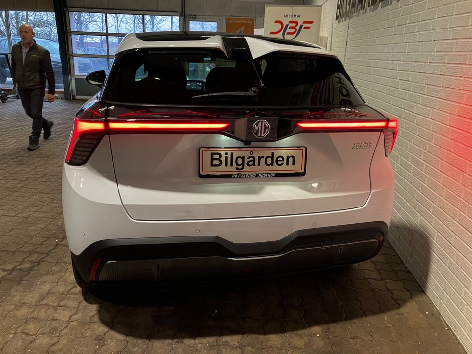 MG 4 77 Luxury Extended Range 5d