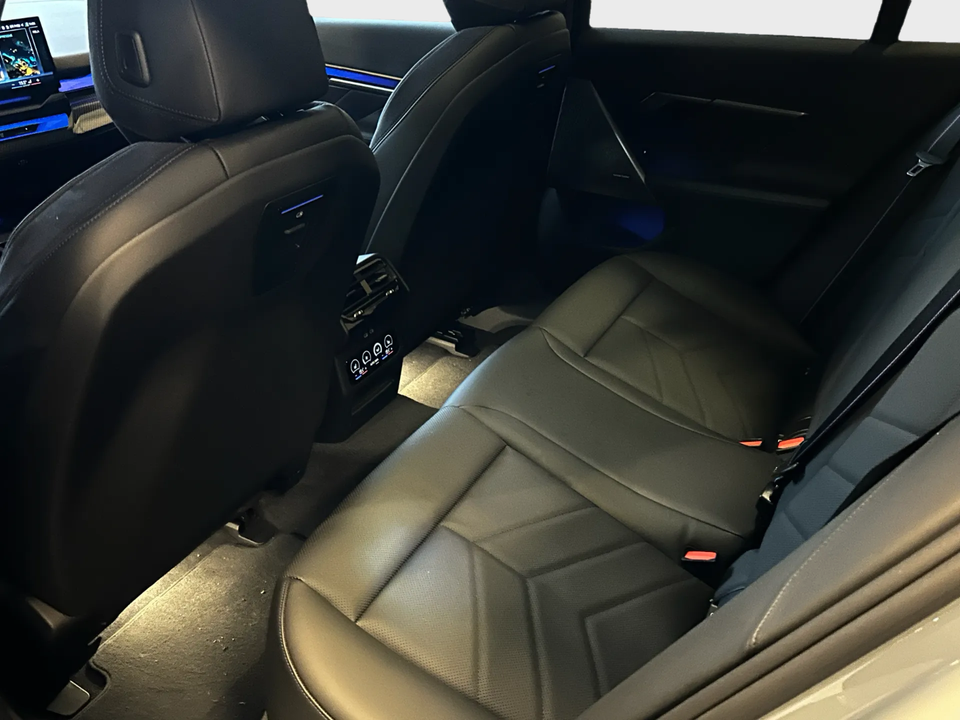 BMW i5 eDrive40 Fully Charged M-Sport Pro 4d