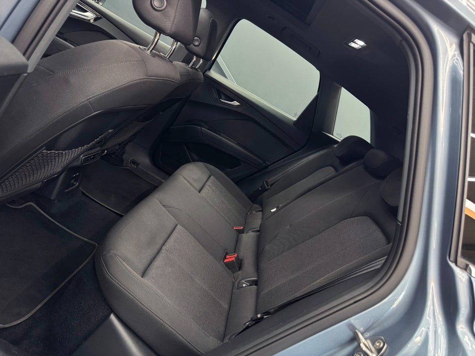 Audi Q4 e-tron 45 Advance quattro 5d