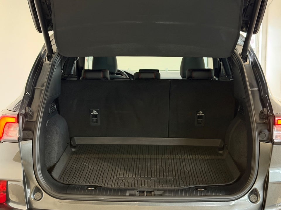 Ford Kuga 2,5 PHEV ST-Line X CVT 5d