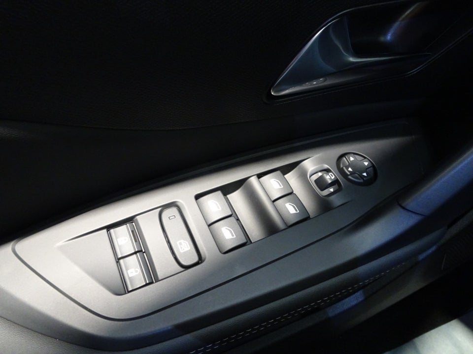 Peugeot 308 1,6 Hybrid First Selection EAT8 5d