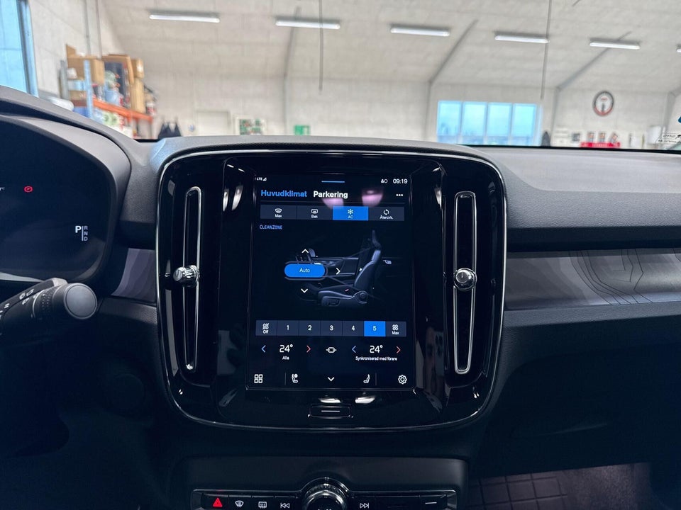 Volvo EC40 Twin Black Edition 5d