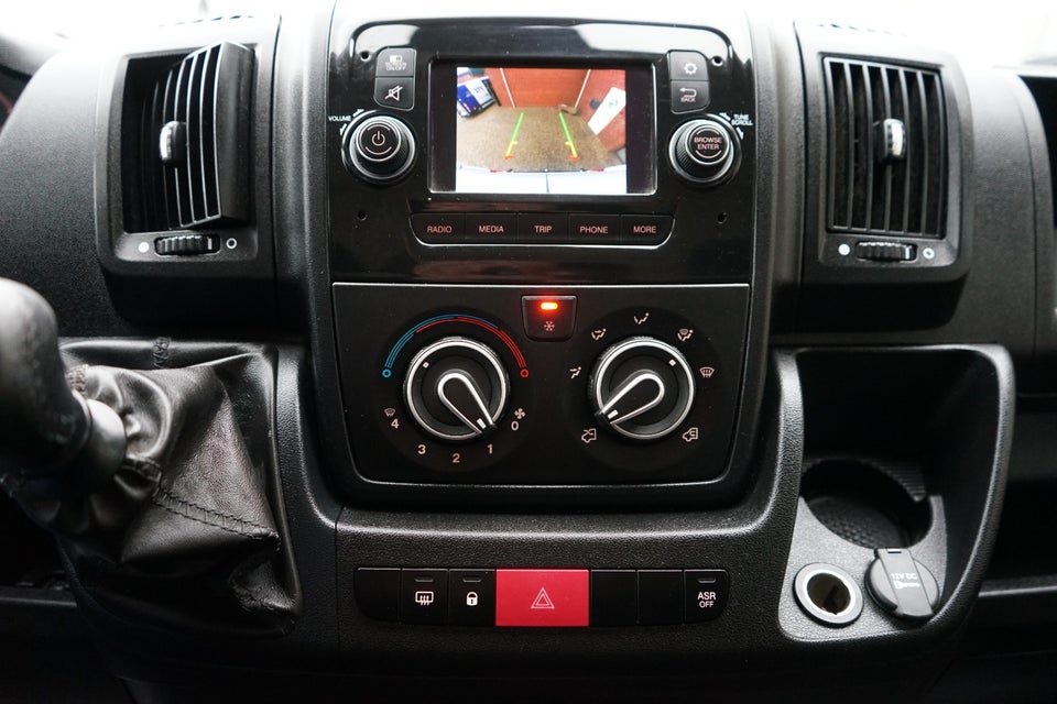 Peugeot Boxer 333 2,2 BlueHDi 140 L2H2 Premium