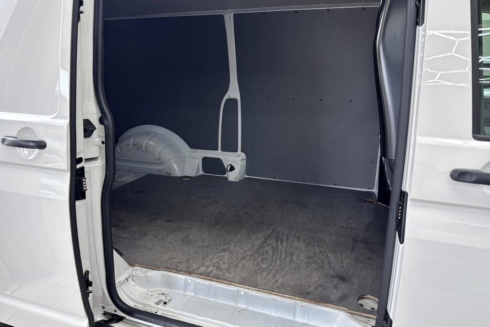 VW Transporter 2,0 TDi 150 Kassevogn lang