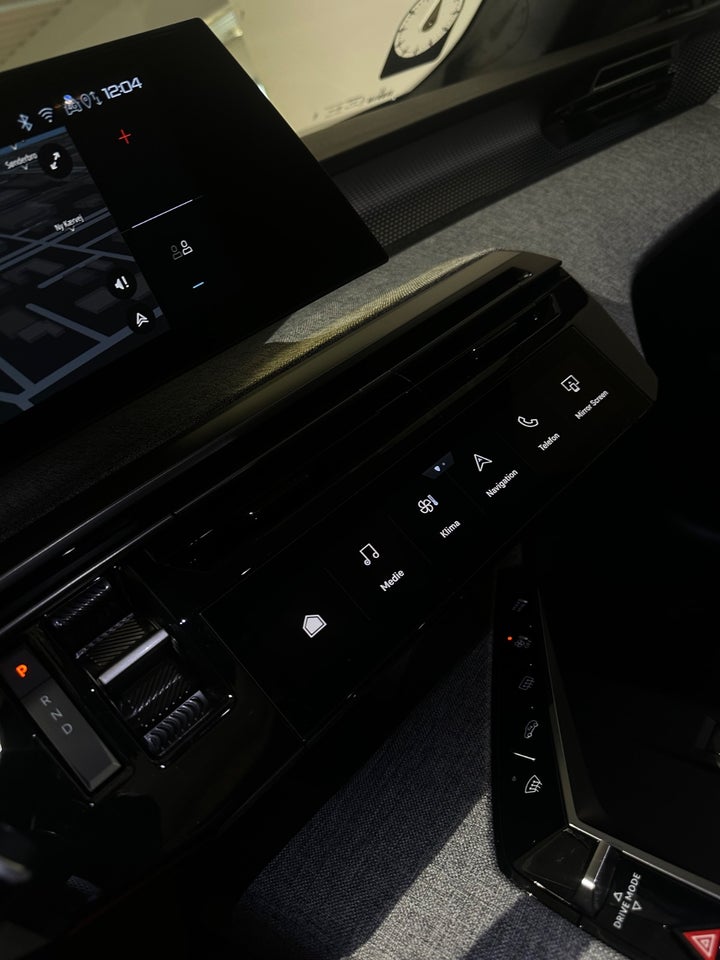 Peugeot e-3008 77 GT Pack 5d