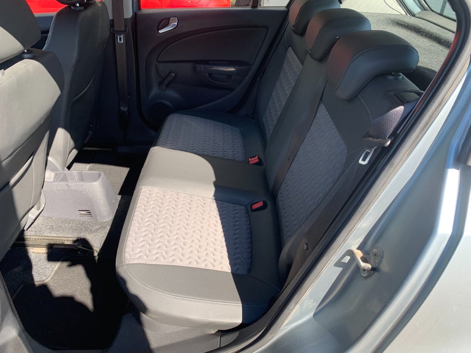 Opel Corsa 1,4 16V Cosmo 5d