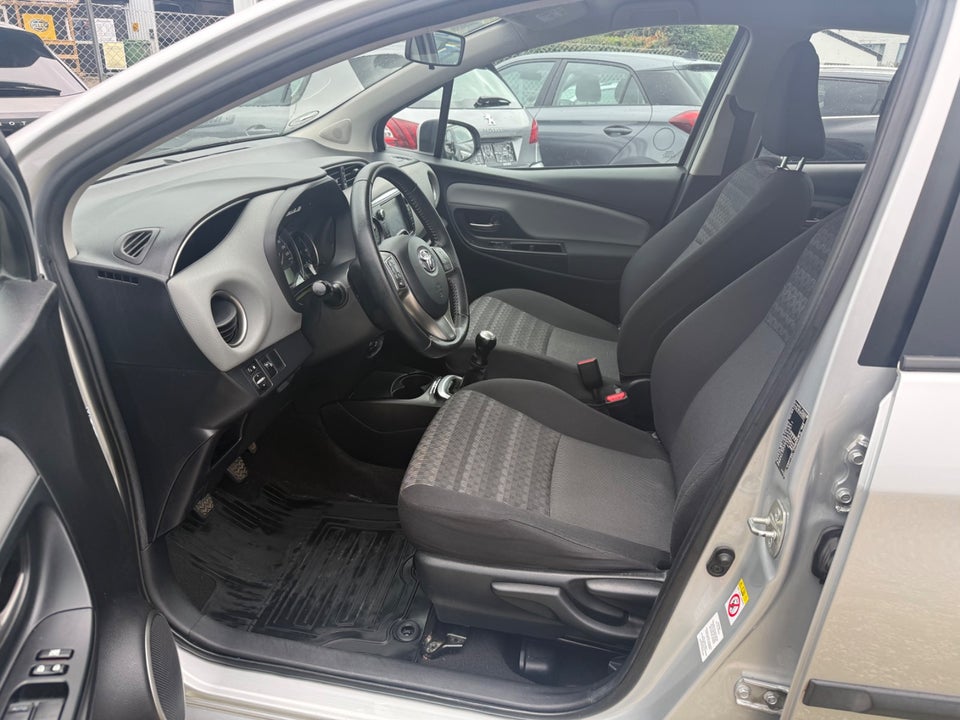 Toyota Yaris 1,0 VVT-i T2 5d