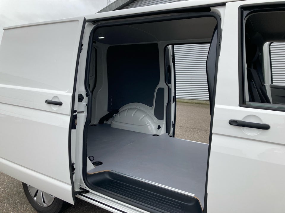 VW Transporter 2,0 TDi 110 Kassevogn kort