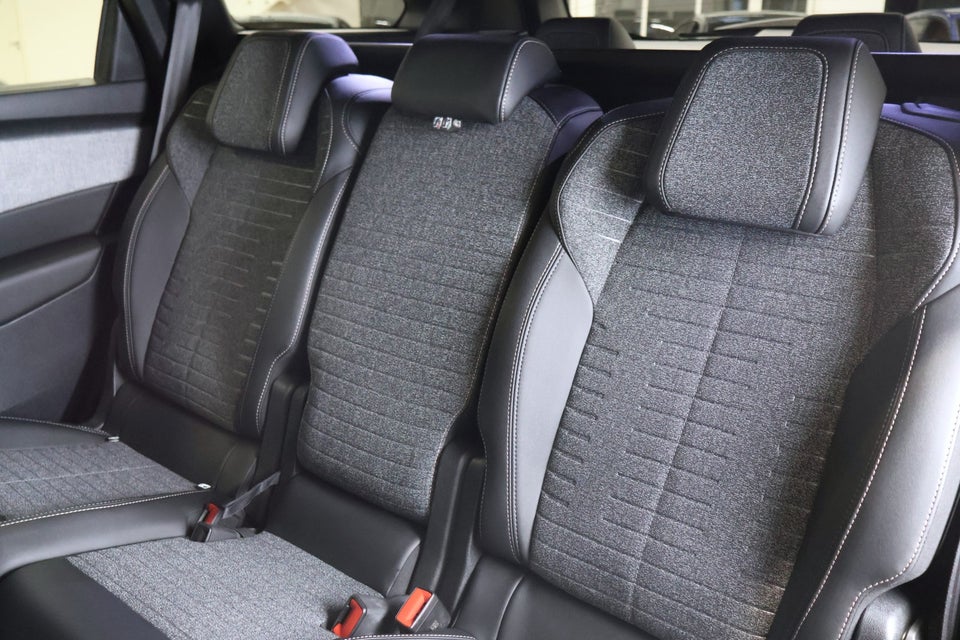 Peugeot e-5008 101 Allure Pack 7prs 5d