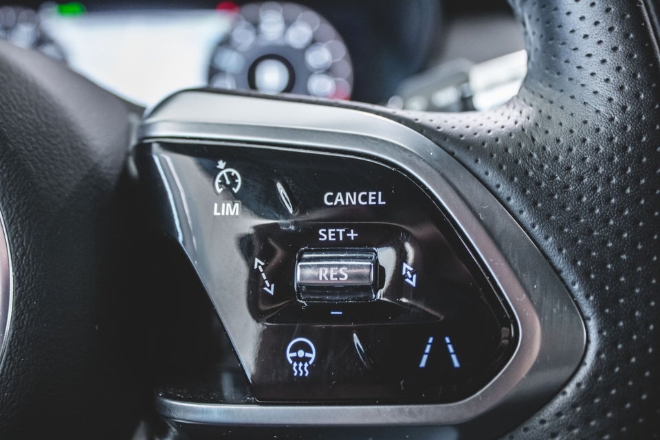 Jaguar E-Pace 1,5 P300e R-Dynamic SE aut. 5d