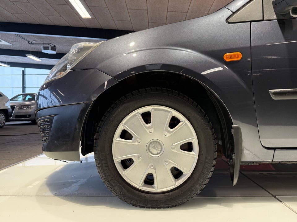 Ford Fiesta 1,4 Ambiente 5d