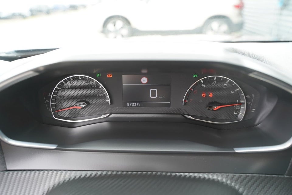 Peugeot 2008 1,2 PureTech 100 Active Pack 5d