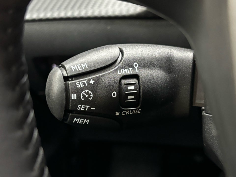 Peugeot e-208 50 Style 5d