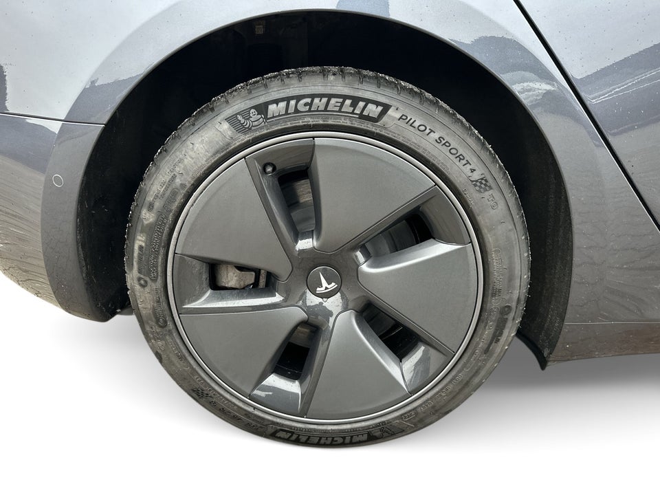 Tesla Model 3 Standard Range+ RWD 4d