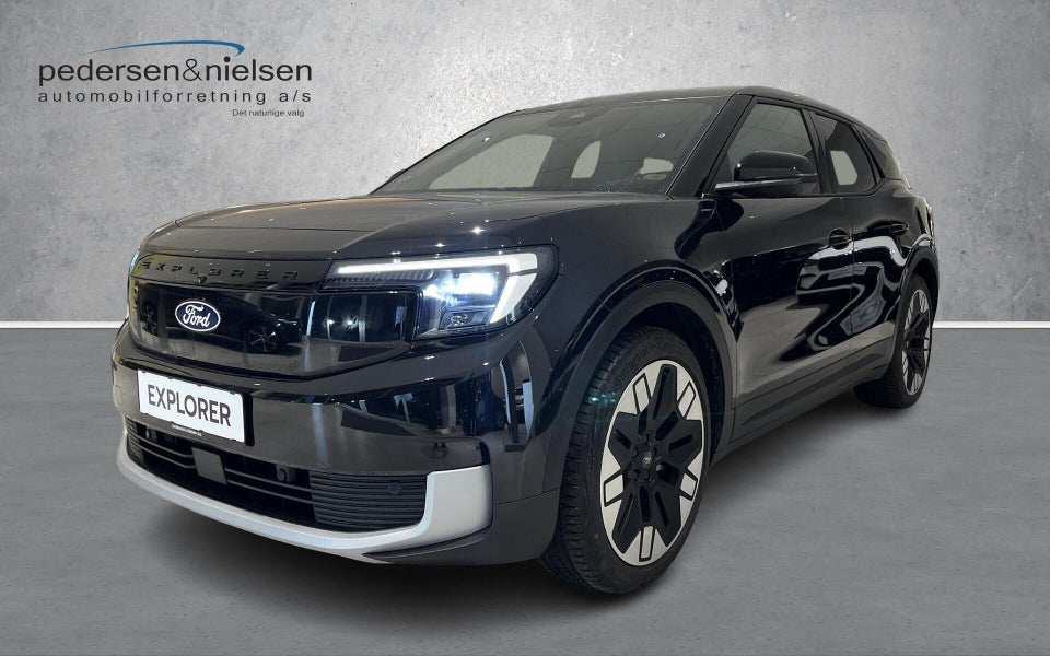 Ford Explorer 82 Premium Extended Range 5d