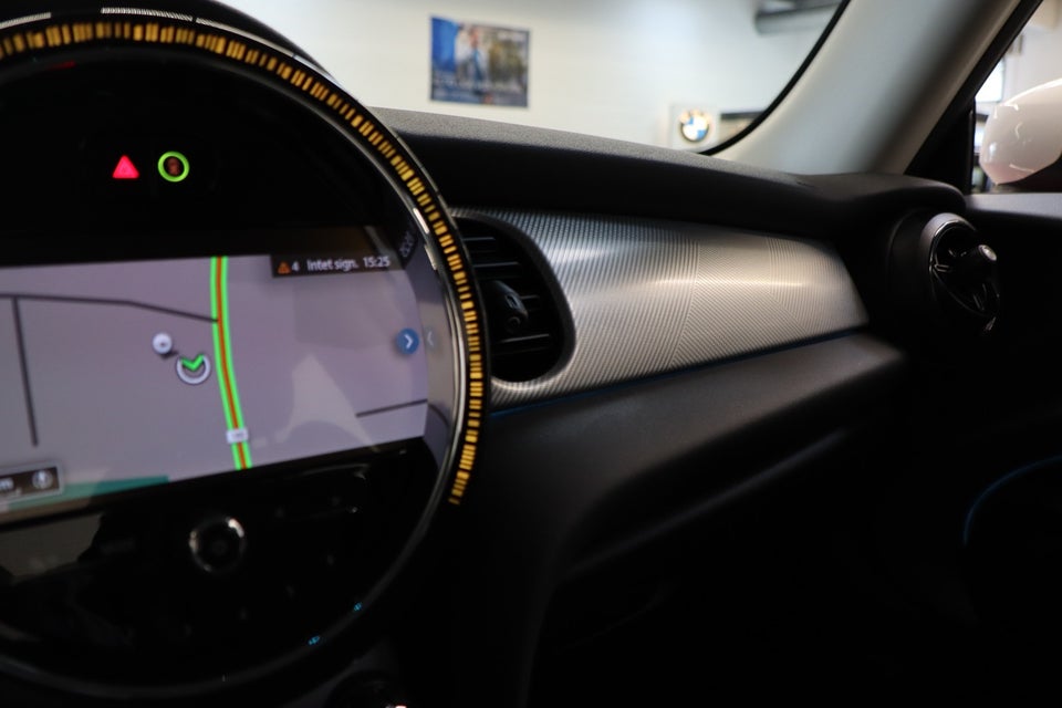 MINI Cooper SE Essential 3d