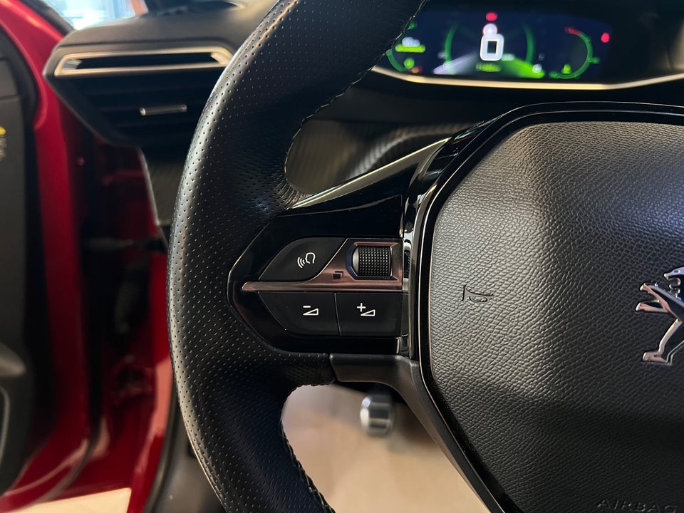 Peugeot 208 1,2 PureTech 100 GT 5d