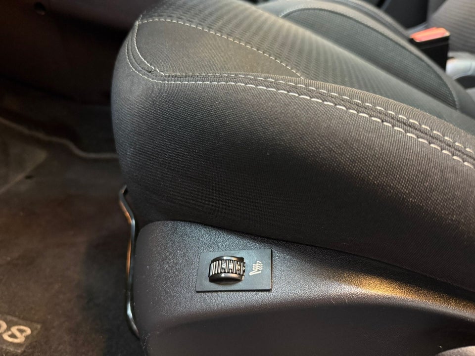 Peugeot 208 1,2 PureTech 82 Allure Sky 5d