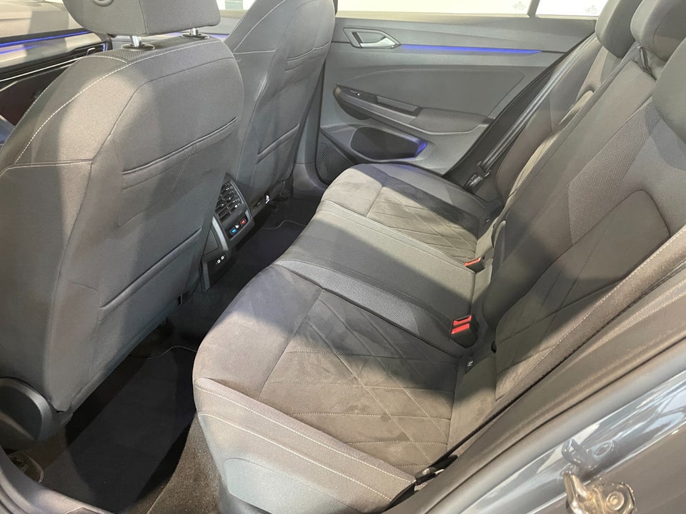 VW Golf VIII 1,4 eHybrid DSG 5d